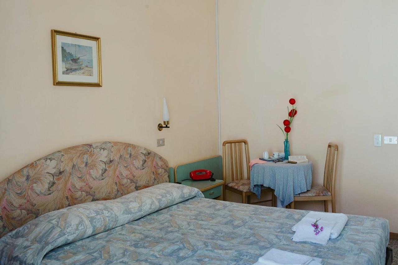 Hotel Lauretta Bellaria-Igea Marina Extérieur photo